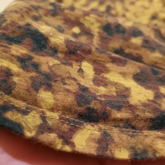 🔵 3/$30 Nice Shirt! Leopard Look V Neck! - Picture 6 of 14